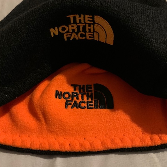North face reversible beanie with hyvent technolgy - Picture 7 of 8